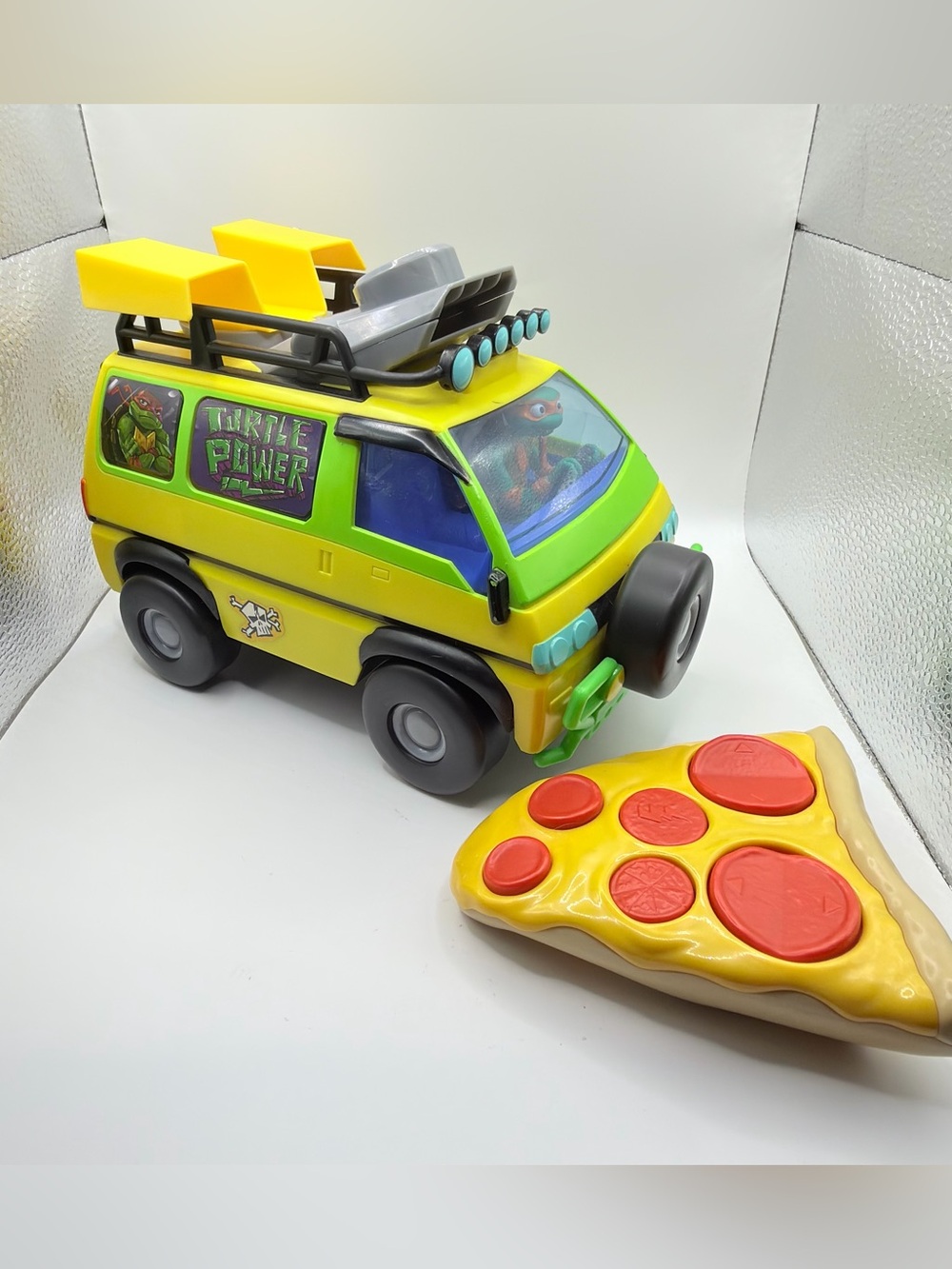 Teenage Mutant Ninja Turtles TMNT Mutant Mayhem Pizza Blaster RC Vehicle Van